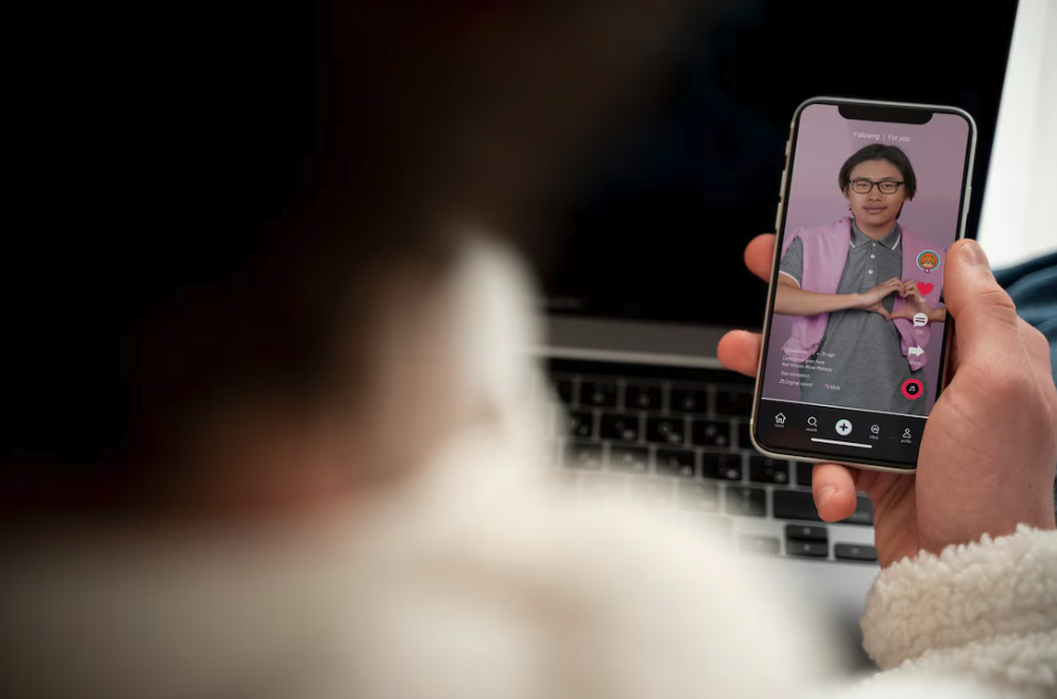 Berapa Biaya Sewa Admin & Tim Produksi TikTok Bulanan?